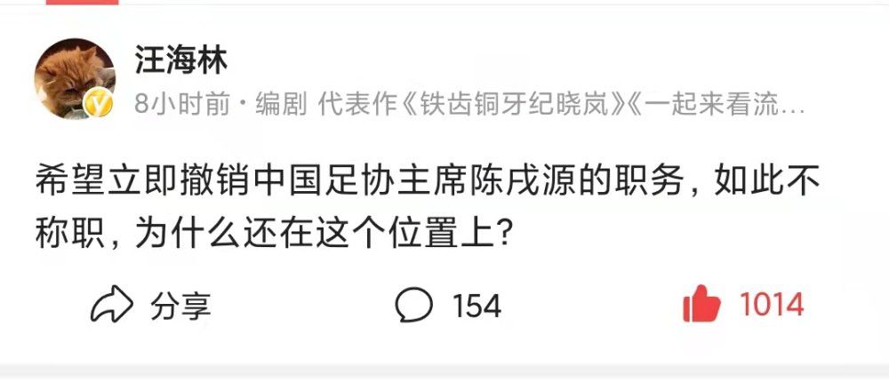 【比赛关键事件】第54分钟，纳乔背后踩踏对方脚踝，主裁第一时间出示黄牌，VAR介入主裁亲自观看回放后取消黄牌，改判为直红罚下纳乔，皇马十人应战。